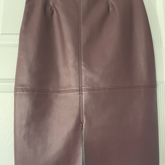 NWT Gorgeous wine coloured pencil skirt. Retails for $110. - Picture 3 of 3